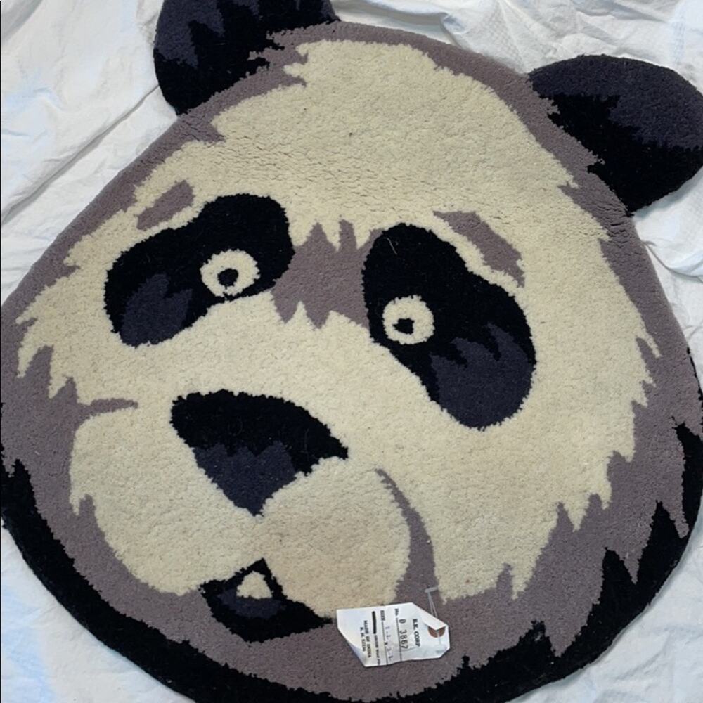 Panda 💯wool 2’2”x2’2” round rug NWT
